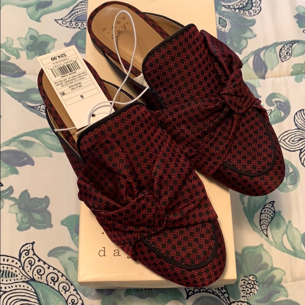 a. new day WOMENS 6 Mules
